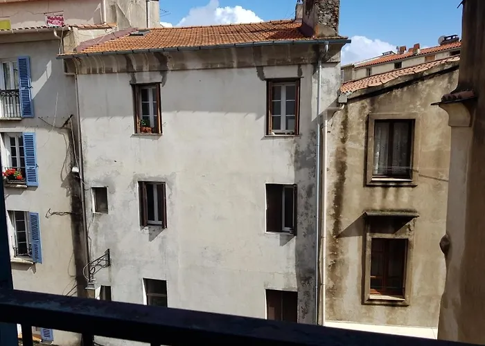 Vieille Ville: Imperial Near Port And Beaches *